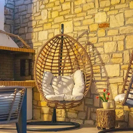 Mathios Villa