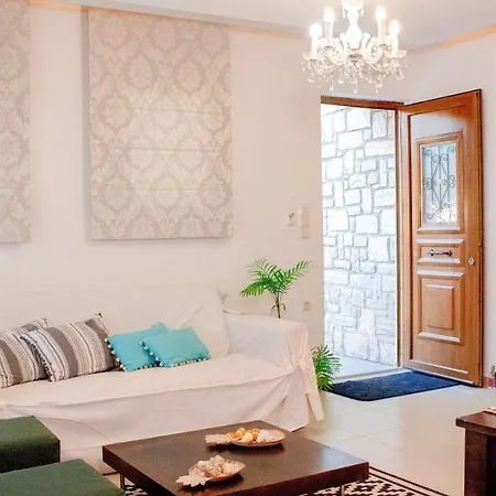 Mathios Villa *