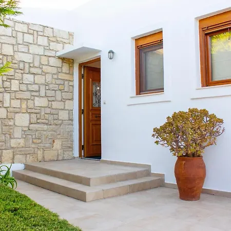 Mathios Villa